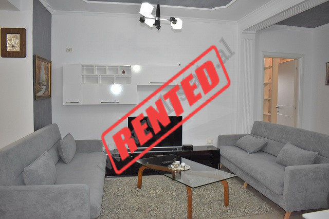 Apartament per qira prane qendres GKAM, ne Tirane.
Shtepia eshte e pozicionuar ne katin e 6 te nje 